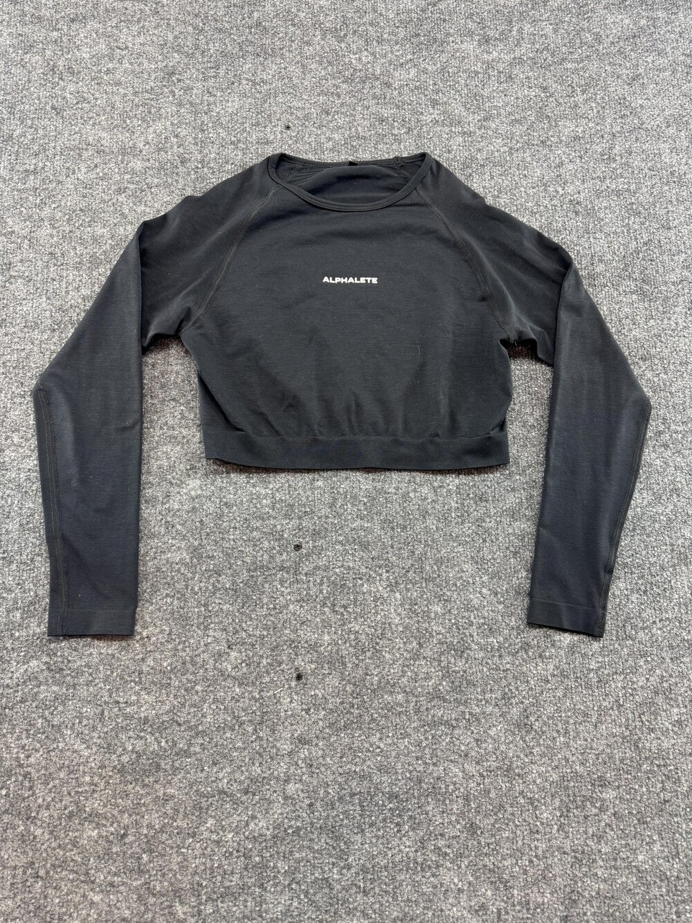 Alphalete Shirt Womens Medium Black Cropped Long Sleeve Athletic Stretch Gym Top
